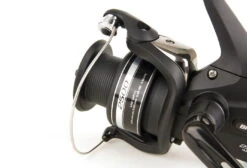 Shimano Baitrunner ST 2500 FB Freilaufrolle -Professionelles Angelausrüstungsgeschäft shimano baitrunner st 2500 fb detail front2